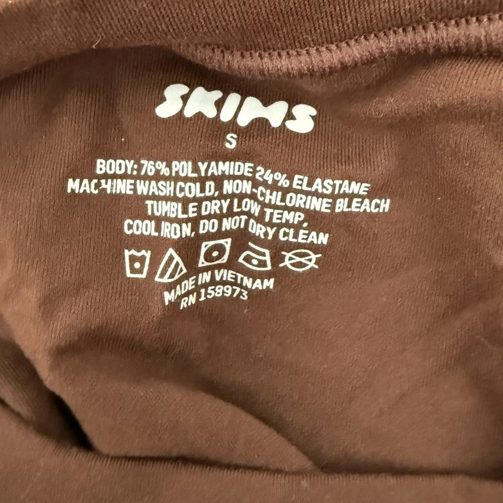 SKIMS Fits Everybody TShirt Bodysuit - Picture 5 of 7